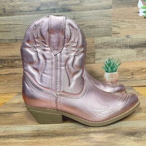 Soda “BLAZING” Western Ankle Boots Stitched Pointed Toe Low Heel Metallic Pink 7
